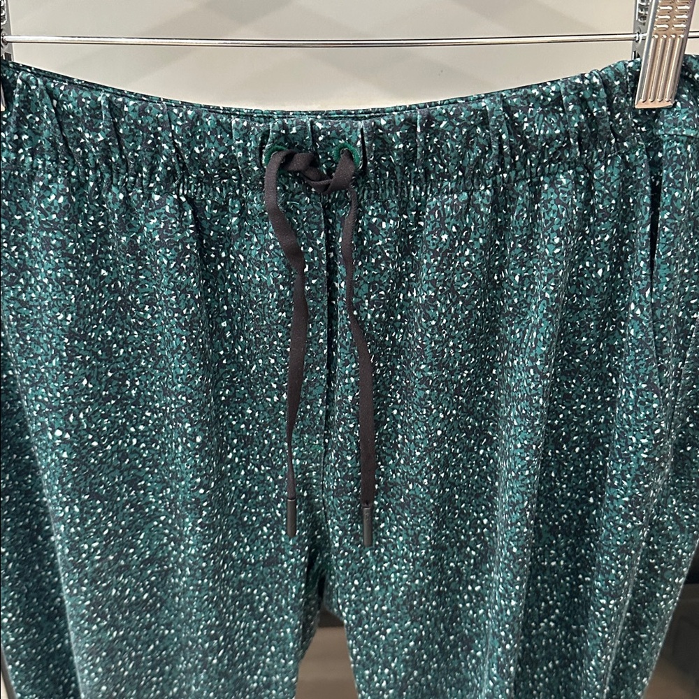 Lululemon Athletica Green speckled Patterned jet crop slim Pants - Picture 4 of 6